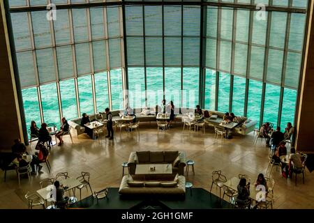 DOHA, QATAR - 01 mars 2019 : une belle vue de l'intérieur du Musée des arts islamiques à Doha, Qatar Banque D'Images