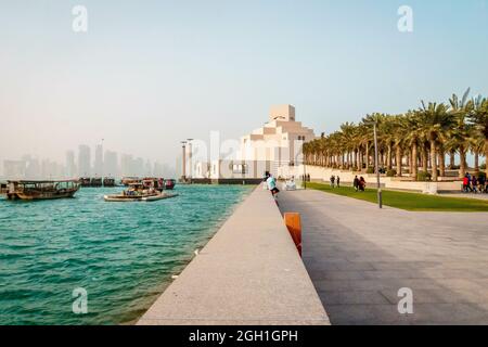 DOHA, QATAR - 01 mars 2019 : une belle vue du Musée des Arts islamiques à Doha, Qatar Banque D'Images