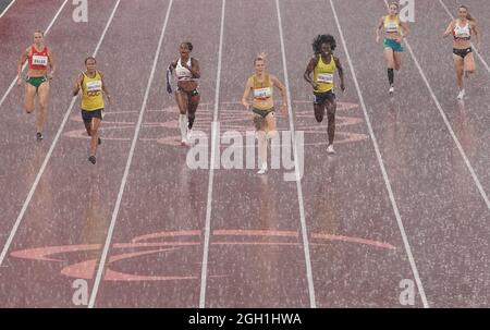 Tokyo, Japon. 04e septembre 2021. Paralympiques : athlétisme, femmes, finale de 400 mètres, T38, au stade olympique. La médaille d'or Lindy Ave (Allemagne, 4e de droite) en action. Luca Ekler (Hongrie, l-r), Darian Faisury Jimenez Sanchez (Colombie), Kadeena Cox (Etats-Unis), Katty Hurtado (Colombie, 3e de r-r), Rhiannon Clarke (Australie) et Ali Smith (Grande-Bretagne). Credit: Marcus Brandt/dpa/Alay Live News Banque D'Images