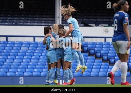 Liverpool, Royaume-Uni. 07e août 2021. Les joueurs célèbrent après que Khadija Shaw (21 Manchester City) a obtenu le troisième but lors du match de la Barclays FA Womens Super League entre Everton et Manchester City au Goodison Park à Liverpool, Angleterre Credit: SPP Sport Press photo. /Alamy Live News Banque D'Images