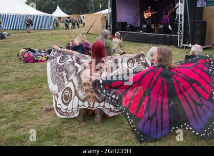 Kirklington, Notinghamshire, Angleterre, Royaume-Uni. 4 septembre 2021. Les amateurs de musique descendent dans le petit village de Kirklington, dans le Nottinghamshire, pour le 14e. International Roots and Acoustic Music Festival avec plus de 40 artistes qui se produisent plus de 4 jours après 15 mois de retard et d'annulations dues à la covid19. Le festival attire quelques-uns des plus grands noms de la scène musicale Roots et Acoustic ainsi que des talents locaux. Crédit : Alan Beastrall/Alay Live News Banque D'Images