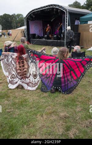 Kirklington, Notinghamshire, Angleterre, Royaume-Uni. 4 septembre 2021. Les amateurs de musique descendent dans le petit village de Kirklington, dans le Nottinghamshire, pour le 14e. International Roots and Acoustic Music Festival avec plus de 40 artistes qui se produisent plus de 4 jours après 15 mois de retard et d'annulations dues à la covid19. Le festival attire quelques-uns des plus grands noms de la scène musicale Roots et Acoustic ainsi que des talents locaux. Crédit : Alan Beastrall/Alay Live News Banque D'Images