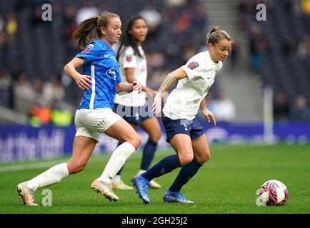 Ria Percival de Tottenham Hotspur (à droite) et Lucy Whipp de Birmingham City se battent pour le ballon lors du match de Super League féminin FA au Tottenham Hotspur Stadium, Londres. Date de la photo: Samedi 4 septembre 2021. Banque D'Images