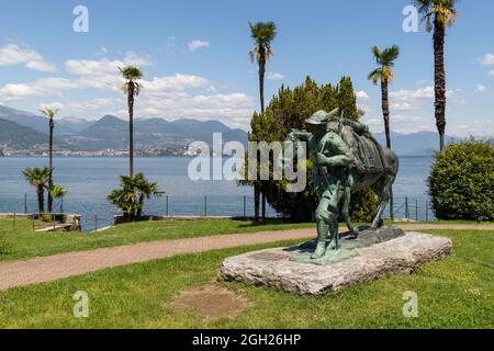 Stresa. Monument du soldat alpin sur la Lungolago Banque D'Images