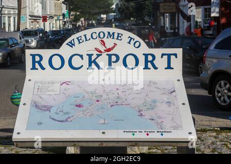 ROCKPORT, MASSACHUSETTS, Etats-Unis - 08 AOÛT 2014 : carte informative de Rockport avec vue sur la rue Banque D'Images