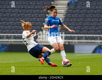 Londres, Royaume-Uni. 04e septembre 2021. LONDRES, ANGLETERRE - SEPTEMBRE 04: La Bartrip de Molly de Tottenham Hotspur Women s'attaque à Lucy Quinn de Birmingham City Women pendant la Super League de Barclays FA entre Tottenham Hotspur et Birmingham City au Tottenham Stadium, Londres, Royaume-Uni le 04 septembre 2021 crédit: Action Foto Sport/Alay Live News Banque D'Images