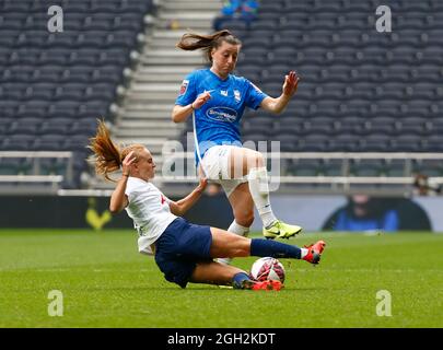 Londres, Royaume-Uni. 04e septembre 2021. LONDRES, ANGLETERRE - SEPTEMBRE 04: La Bartrip de Molly de Tottenham Hotspur Women s'attaque à Lucy Quinn de Birmingham City Women pendant la Super League de Barclays FA entre Tottenham Hotspur et Birmingham City au Tottenham Stadium, Londres, Royaume-Uni le 04 septembre 2021 crédit: Action Foto Sport/Alay Live News Banque D'Images