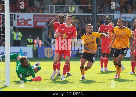 Newport, Royaume-Uni. 04e septembre 2021. Dom Telford, du comté de Newport (c) célèbre après avoir mis ses équipes au deuxième but d'égaliser à 2-2. EFL Skybet football League Two Match, Newport County v Leyton Orient FC au Rodney Parade à Newport, pays de Galles, le samedi 4 septembre 2021. Cette image ne peut être utilisée qu'à des fins éditoriales. Utilisation éditoriale uniquement, licence requise pour une utilisation commerciale. Aucune utilisation dans les Paris, les jeux ou les publications d'un seul club/ligue/joueur. photo par crédit : Andrew Orchard sports photographie/Alay Live News Banque D'Images