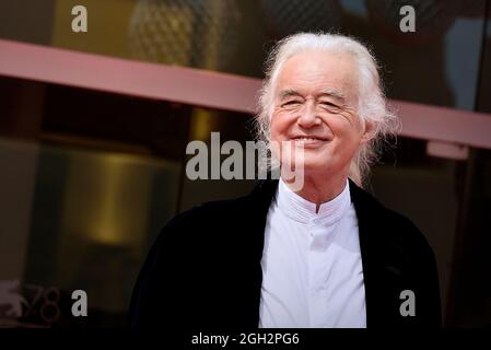 Venise, Italie. 04e septembre 2021. VENISE, ITALIE - SEPTEMBRE 04: Jimmy page assistez au tapis rouge du film 'devenir LED Zeppelin' lors du 78e Festival International du film de Venise le 04 septembre 2021 à Venise, Italie. Credit: dpa/Alay Live News Banque D'Images