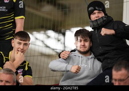 Northampton, Royaume-Uni. 04e septembre 2021. Scunthorpe a Uni ses supporters lors du match Sky Bet League 2 entre Northampton Town et Scunthorpe au Sixfields Stadium, Northampton, Angleterre, le 4 septembre 2021. Photo d'Andy Rowland. Crédit : Prime Media Images/Alamy Live News Banque D'Images