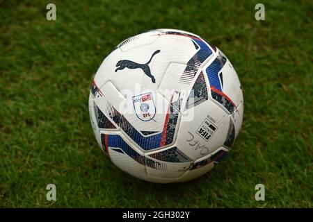 OLDHAM, ROYAUME-UNI. 4 SEPT Puma ballon EFL pendant le match Sky Bet League 2 entre Oldham Athletic et Barrow à Boundary Park, Oldham, le samedi 4 septembre 2021. (Photo de: Eddie Garvey | MI News) Credit: MI News & Sport /Alay Live News Banque D'Images