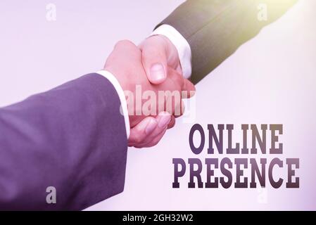Légende conceptuelle présence en ligne, Word pour l'existence d'un individu peut être trouvé par une recherche en ligne deux professionnels bien habillés entreprise Busi Banque D'Images