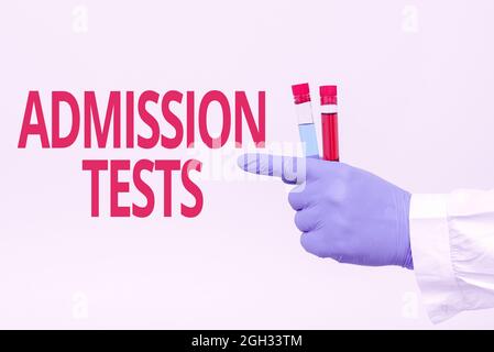 Affiche textuelle indiquant les tests d'admission. Mot pour un examen que vous prenez pour être accepté dans une école de chimiste présentant infection Cure, docteur Afficher Banque D'Images