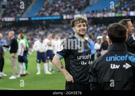 Manchester, Royaume-Uni. 04e septembre 2021. Football Aid action en direct avec Tom Grennan avant le match à l'Etihad Stadium 4 sept 2021 crédit: Sharon Dobson/Alamy Live News Banque D'Images