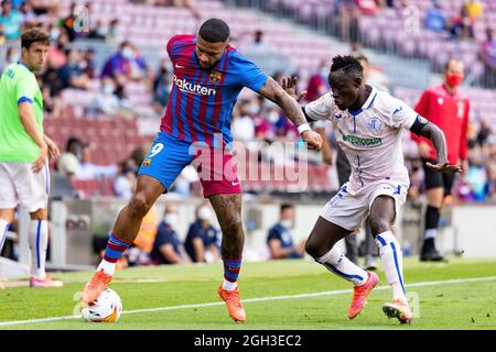 BARCELONE - 29 AOÛT : Memphis Delay pendant le match de la Liga entre le FC Barcelone et Getafe CF de Futbol au Camp Nou Stadium le 29 août 2021 à Banque D'Images