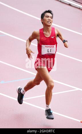 Tokyo, Japon. 5 septembre 2021. Li Chaoyan, de Chine, participe au Marathon masculin T46 d'athlétisme aux Jeux paralympiques de Tokyo de 2020 à Tokyo, au Japon, le 5 septembre 2021. Credit: CAI Yang/Xinhua/Alay Live News Banque D'Images