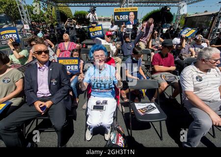 Westminster, Californie, États-Unis. 04e septembre 2021. Les gens se réunissent à l'Asian Garden Mall pour entendre un discours de Larry Elder, le principal challenger républicain lors de l'élection du gouverneur de Californie Gavin Newsom.(image de crédit : © Brian Cahn/ZUMA Press Wire) Banque D'Images
