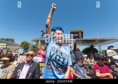 Westminster, Californie, États-Unis. 04e septembre 2021. Les gens se retrouvent dans un parking de l'Asian Garden Mall. Pour un discours prononcé par Larry Elder, le principal challenger républicain lors de l'élection du gouverneur de Californie, Gavin Newsom.(Credit image: © Brian Cahn/ZUMA Press Wire) Banque D'Images