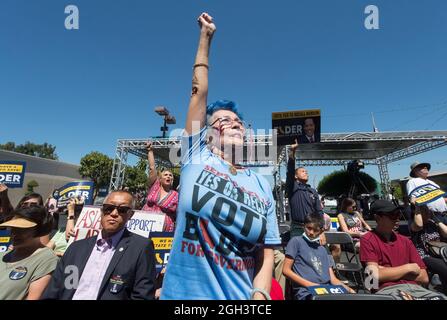 Westminster, Californie, États-Unis. 04e septembre 2021. Les gens se réunissent à l'Asian Garden Mall pour entendre un discours de Larry Elder, le principal challenger républicain lors de l'élection du gouverneur de Californie Gavin Newsom.(image de crédit : © Brian Cahn/ZUMA Press Wire) Banque D'Images