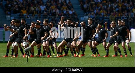 Perth, Australie. 5 septembre 2021 ; Optus Stadium, Perth, Australie : coupe Bledisloe internationale de rugby à XV, Australie contre Nouvelle-Zélande ; les joueurs néo-zélandais jouent le Haka avant le début du match Credit: Action plus Sports Images/Alay Live News Banque D'Images