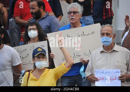 Non exclusif: TUNISIE, TUNISIE - SEPTEMBRE 4: Le leader du Parti travailliste tunisien Hamma Hammami participe à une manifestation contre la visite Banque D'Images