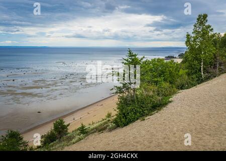 Les dunes de sable près de Tadoussac, au Québec (Canada), lors d'une journée d'été nuageux Banque D'Images