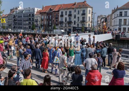 Bruxelles, Belgique - septembre 4. 2021. Inauguration de deux ponts sur le canal de Bruxelles. Il porte le nom de deux femmes : Loredana Marchi et Fatima Mernissi. Banque D'Images