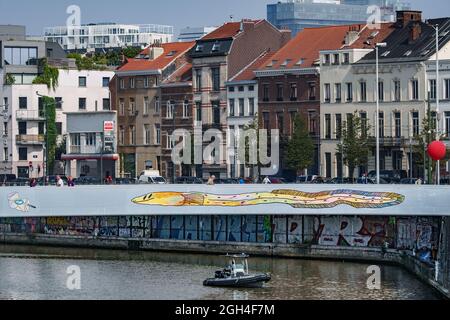 Bruxelles, Belgique - septembre 4. 2021. Inauguration de deux ponts sur le canal de Bruxelles. Il porte le nom de deux femmes : Loredana Marchi et Fatima Mernissi. Banque D'Images