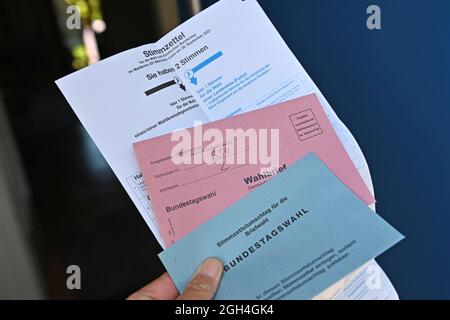 Cheveux, Allemagne. Le 05septembre 2021. Sujet photo vote postal élection Bundestag 2021. Bulletin de vote, bulletin de vote à remplir, premier vote et deuxième vote, votes, votes électoraux. Credit: dpa/Alay Live News Banque D'Images