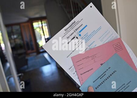 Cheveux, Allemagne. Le 05septembre 2021. Sujet photo vote postal élection Bundestag 2021. Bulletin de vote, bulletin de vote à remplir, premier vote et deuxième vote, votes, votes électoraux. Credit: dpa/Alay Live News Banque D'Images