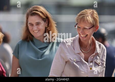 Bruxelles, Belgique - septembre 4. 2021. Inauguration de deux ponts sur le canal de Bruxelles. Il porte le nom de deux femmes : Loredana Marchi et Fatima Mernissi. Banque D'Images