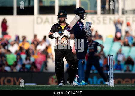 Sydney, Australie, 8 décembre 2020. Matthew Wade, d'Australie, regarde le match de cricket de la série T20 de Dettol entre l'Australie et l'Inde au Sydney Cricket Ground, le 08 décembre 2020 à Sydney, en Australie. Crédit : Steven Markham/Speed Media/Alay Live News Banque D'Images