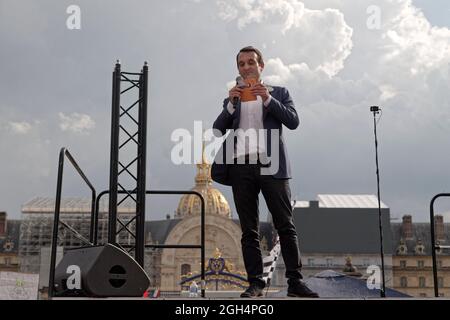 Paris, France. 4 septembre 2021. Parti nationaliste français le dirigeant des Patriots, Florian Philippot, s'exprime contre la tyrannie, pour la liberté et la souveraineté. Banque D'Images