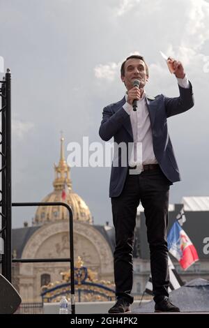 Paris, France. 4 septembre 2021. Parti nationaliste français le dirigeant des Patriots, Florian Philippot, s'exprime contre la tyrannie, pour la liberté et la souveraineté. Banque D'Images