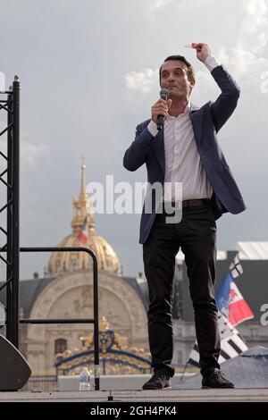 Paris, France. 4 septembre 2021. Parti nationaliste français le dirigeant des Patriots, Florian Philippot, s'exprime contre la tyrannie, pour la liberté et la souveraineté. Banque D'Images