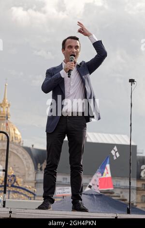 Paris, France. 4 septembre 2021. Parti nationaliste français le dirigeant des Patriots, Florian Philippot, s'exprime contre la tyrannie, pour la liberté et la souveraineté. Banque D'Images