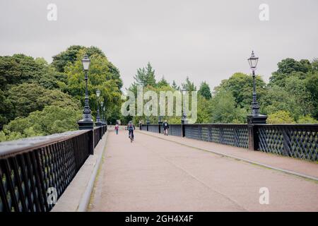 Armstrong Bridge pendant l'été à Jesmond Dene, Newcastle upon Tyne Angleterre Banque D'Images