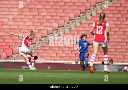 Londres, Royaume-Uni. Le 05septembre 2021. Vivianne Miedema de Arsenal Women marque le premier but lors du match de la FAWSL entre Arsenal Women et Chelsea Women au stade Emirates, Londres, Angleterre, le 5 septembre 2021. Photo d'Andy Rowland. Crédit : Prime Media Images/Alamy Live News Banque D'Images