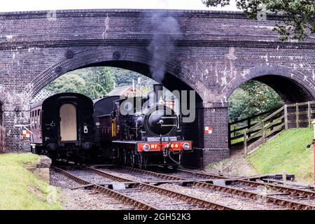 Great Eastern Railway 0-6-0 no 564 départ de la gare de Weybourne avec un train jusqu'à l'arrêt Banque D'Images