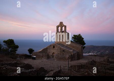 Église de Santa Helena de Rodes (Iglesia de Santa Helena de Roda), également connue sous le nom de Santa Creu (la Sainte Croix), édifice préroman, au nord-est du Th Banque D'Images