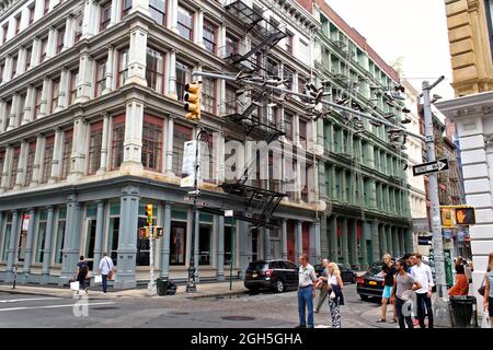 New York, Etats-Unis - 3 août 2017 : Grand Street est une rue de Lower Manhattan, New York City, Etats-Unis. Elle est parallèle à l'ouest/est et au sud de Banque D'Images