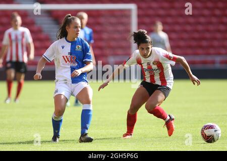 SUNDERLAND, ROYAUME-UNI. 5 SEPT Natasha Fenton, de Blackburn Rovers, et Maria Farrugia, de Sunderland, en action pendant le match de championnat féminin FA entre Sunderland et Blackburn Rovers au Stade de Light, Sunderland, le dimanche 5 septembre 2021. (Crédit : will Matthews | MI News) crédit : MI News & Sport /Alay Live News Banque D'Images