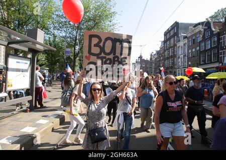 Dix mille personnes protestent « ensemble pour les pays-Bas » contre les mesures de restriction de la liberté du coronavirus le 5 septembre 2021 à Amsterdam, Banque D'Images