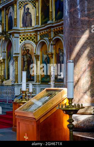 Intérieur de la célèbre et historique cathédrale d'Uspenski à Helsinki, en Finlande. Banque D'Images