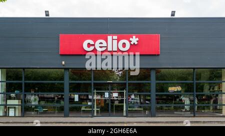 FLECHE, FRANCE - 31 juillet 2021 : gros plan de la boutique Celio en France Banque D'Images