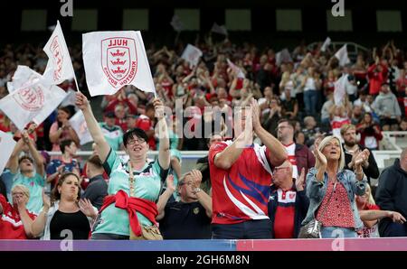 Les fans de Hull KR dans les stands célèbrent la victoire après le match de la Super League de Betfred à St James' Park, Newcastle. Date de la photo: Dimanche 5 septembre 2021. Banque D'Images