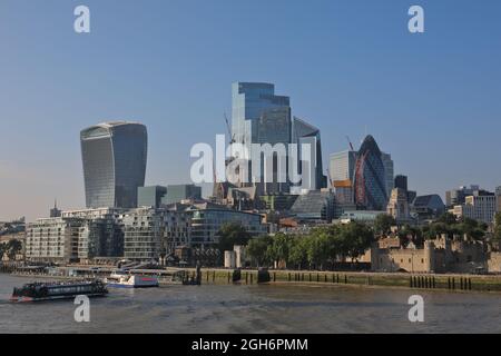 Londres, Royaume-Uni. Le 05septembre 2021. Ville de Londres gratte-ciel au soleil. Une journée bien ensoleillée et chaude a vu les températures grimper à environ 24 degrés dans le centre de Londres. Credit: Imagetraceur/Alamy Live News Banque D'Images