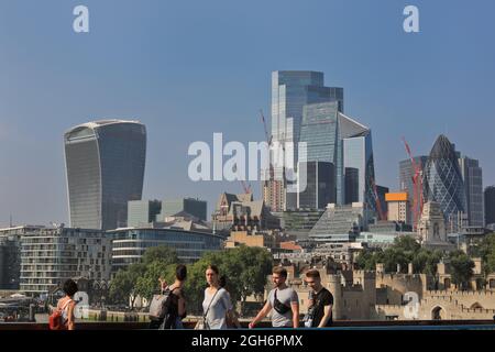 Londres, Royaume-Uni. Le 05septembre 2021. Ville de Londres gratte-ciel au soleil. Une journée bien ensoleillée et chaude a vu les températures grimper à environ 24 degrés dans le centre de Londres. Credit: Imagetraceur/Alamy Live News Banque D'Images