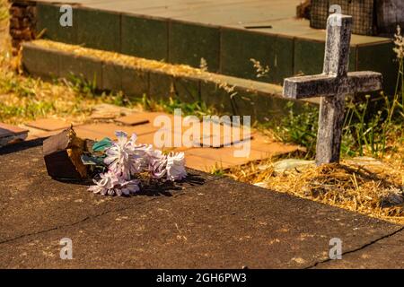 Détails des tombes dans un cimetière dans la ville de Goiânia. Banque D'Images