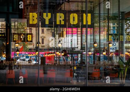 Byron hamburgers Londres - Byron Restaurant Central St Giles Londres. Byron est une chaîne de restaurants basée au Royaume-Uni qui se concentre sur les hamburgers. Fondée 2007 Banque D'Images